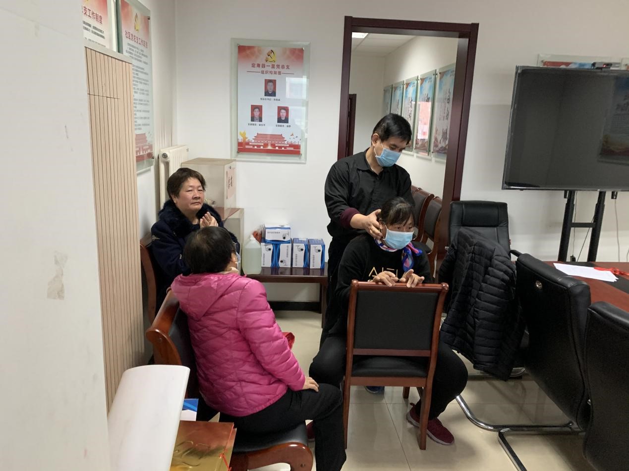 北京通州定海园一里社区向居民提供多方面免费服务