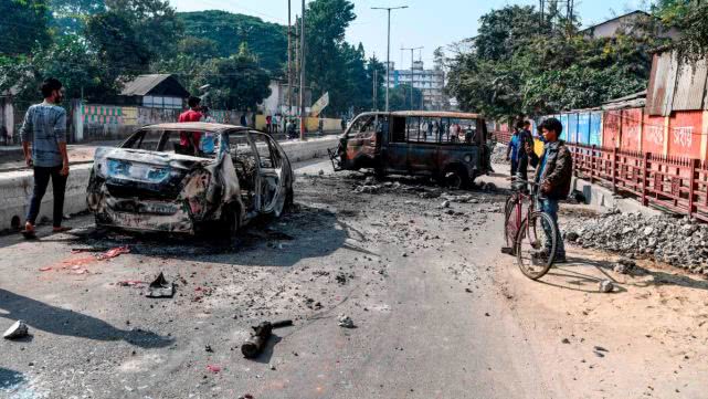 巴铁再次遭遇腹背受敌，多批巡逻队遇袭现场血