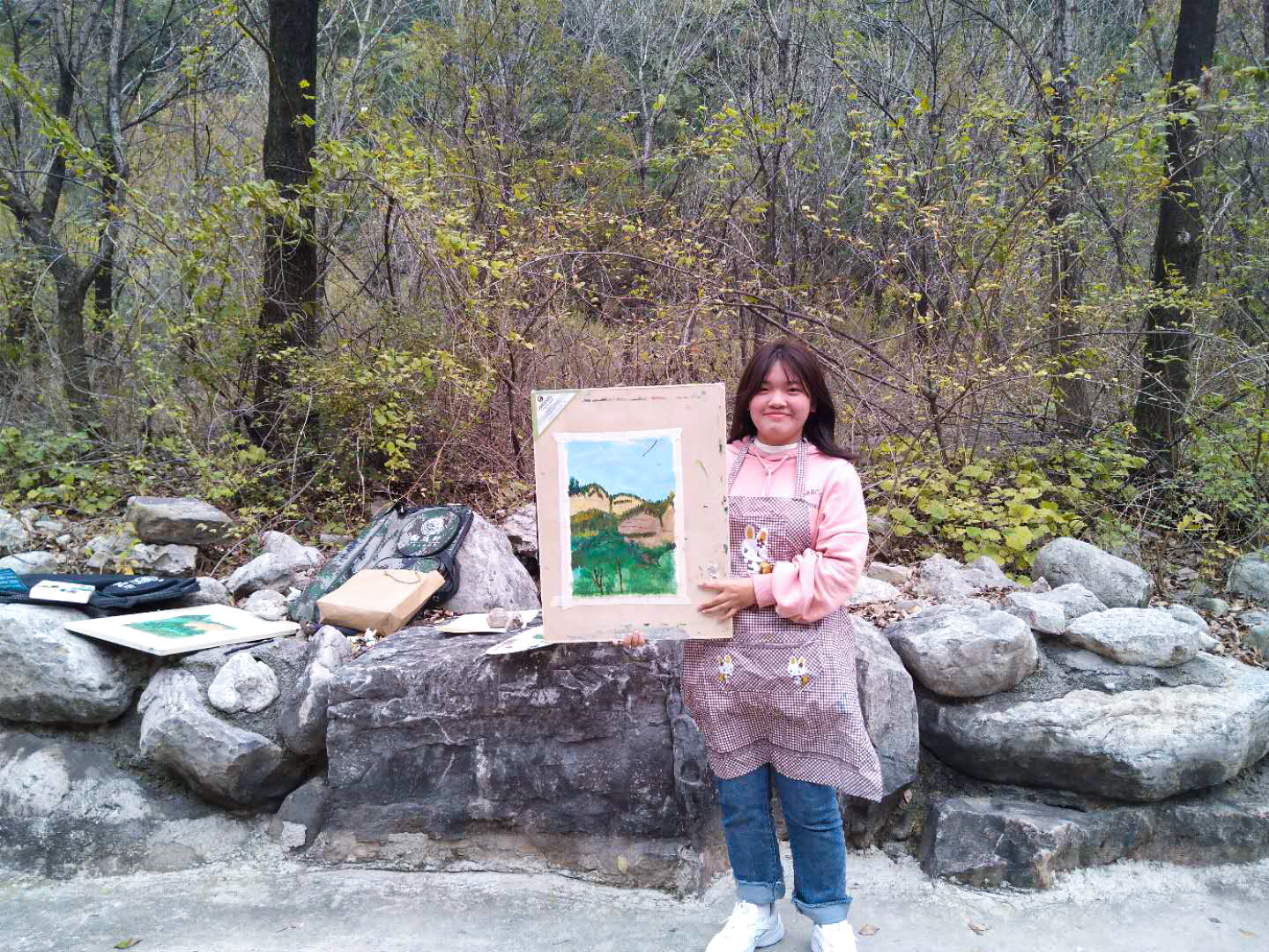 一起置身于大自然，用画笔描绘山川。郑州市信息技术学校秋季写生