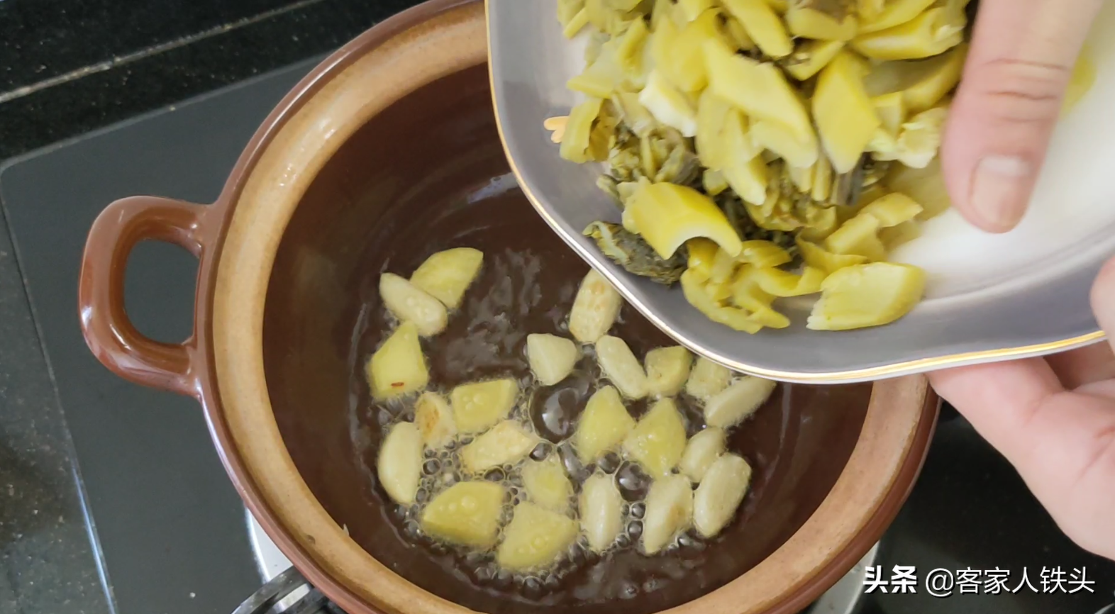 我家待客少不了一锅美味，天热配它一起做超开胃，一开盖流口水了