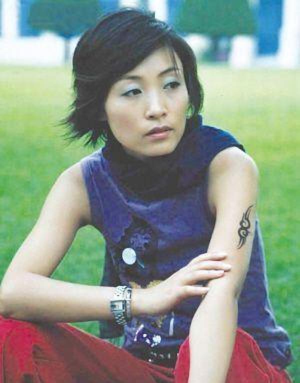 与丈夫新婚第一百天，陈琳从阳台上一跃而下，死后为何还带着口罩