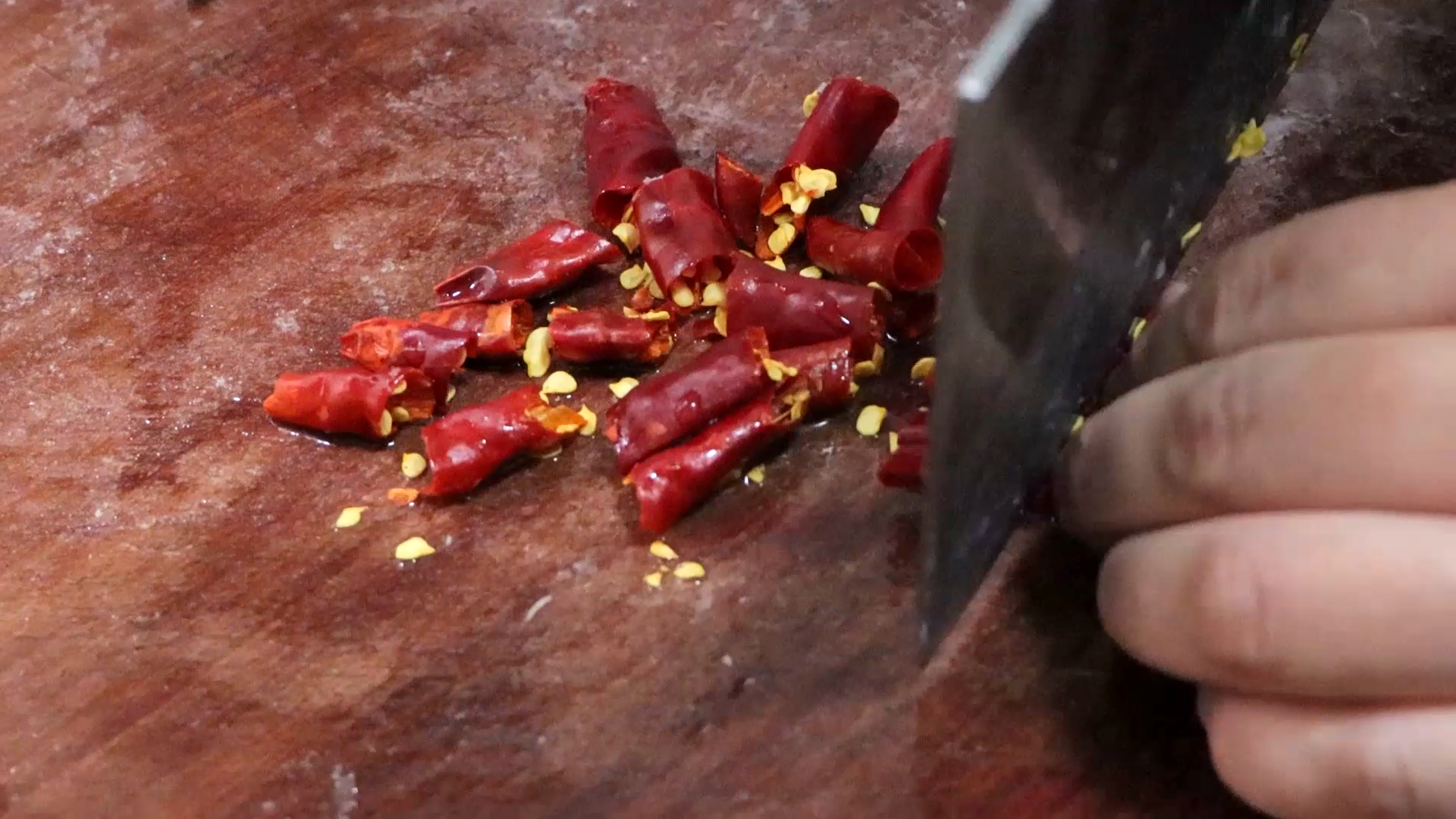 肥腸的家常菜做法，外酥裡糯，下酒又下飯，一周吃5次都不嫌膩