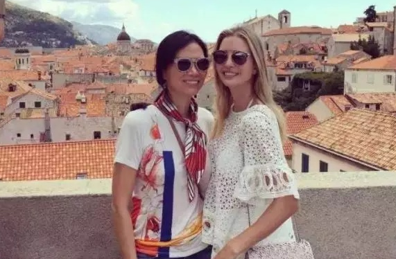 我要把邓文迪拉下神坛！叫嚷着让她出书的姐们儿，给我全部闭嘴