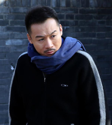 黄渤的“贵人”，荧幕上的“经典”，离开演艺圈的高虎如今咋样了