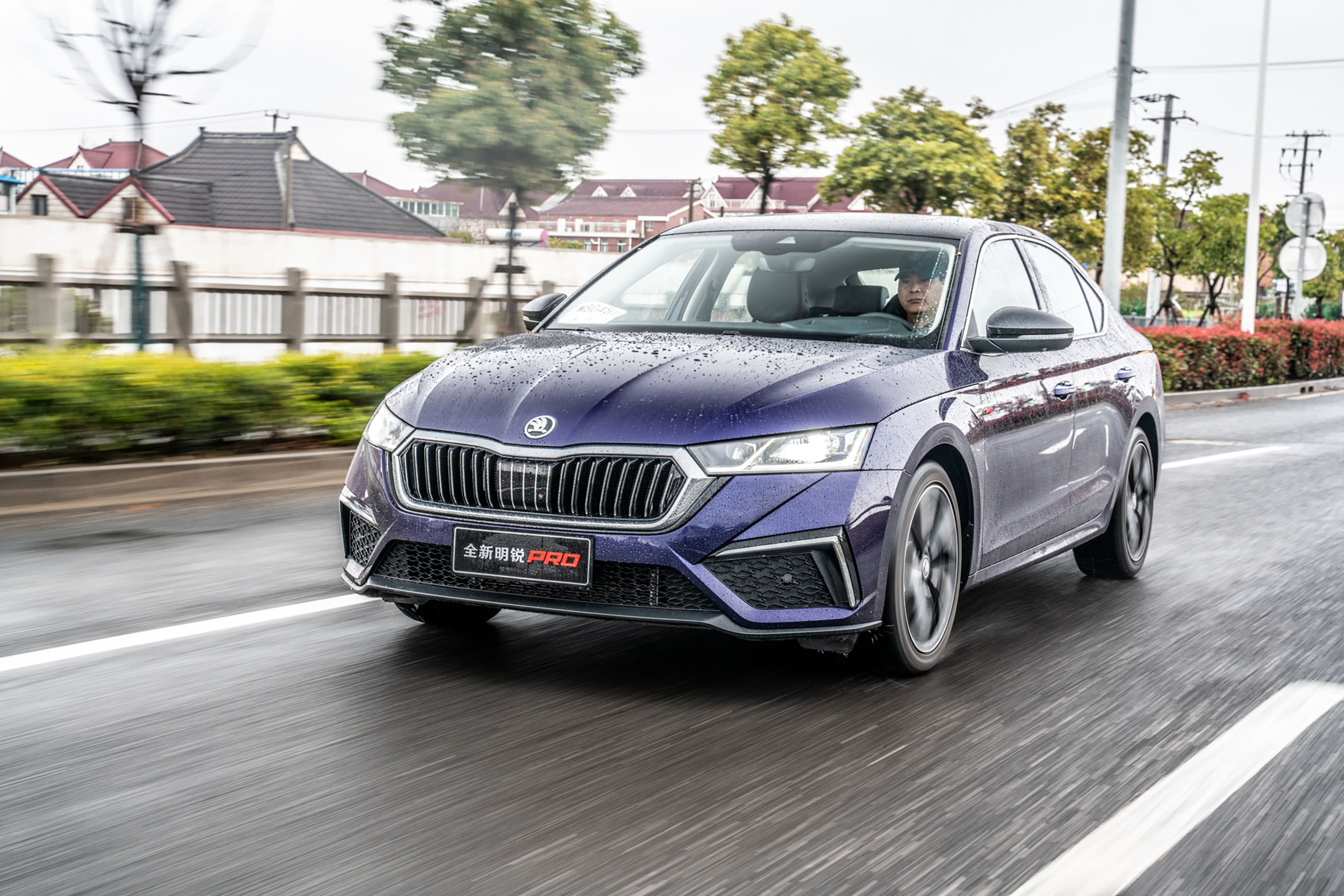 试驾明锐pro:1.4t 7速干式双离合,过弯稳如老狗