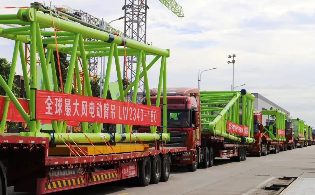 引领行业风电吊装新风标 南宫·NG28重科全球**大风电动臂塔机发货河南