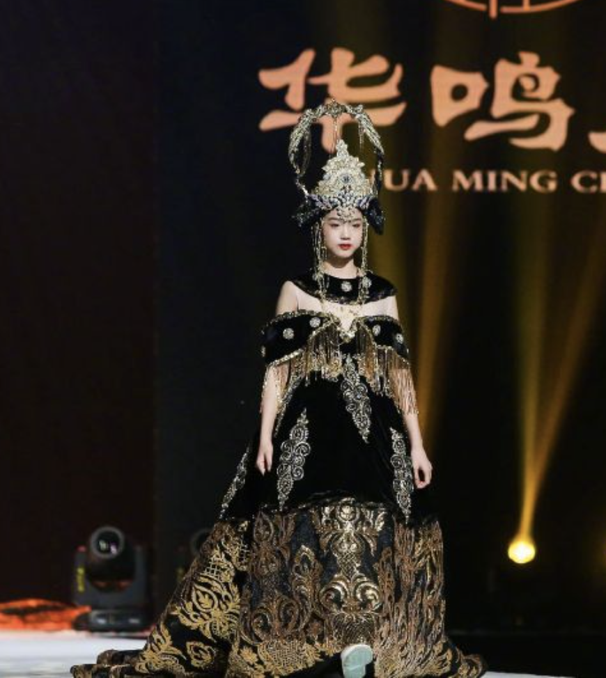 10位星二代小公主走秀，個個都是精緻萌娃，顏值氣場比父母還能打