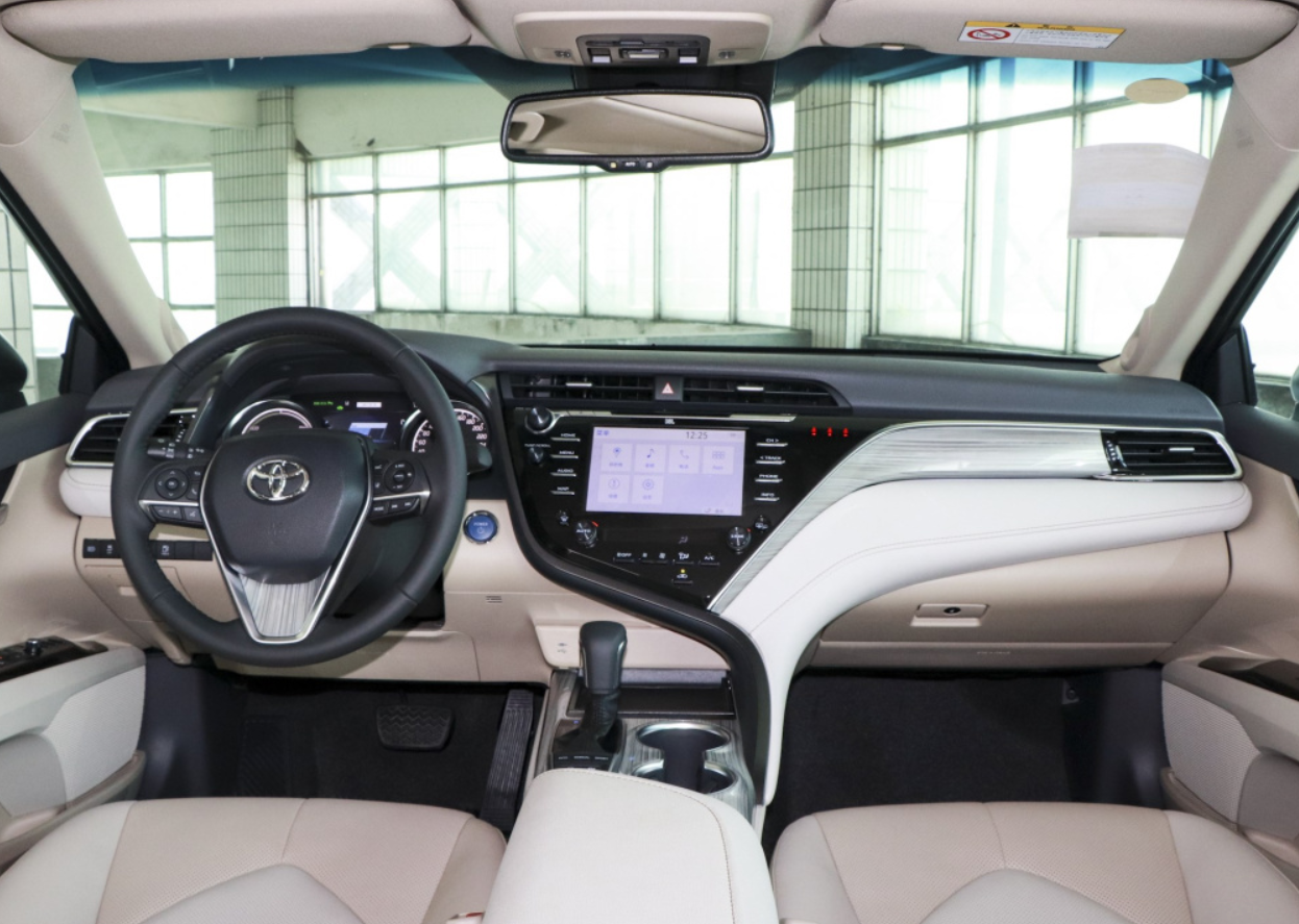 凯美瑞有点贵，但是还是很讨人喜欢