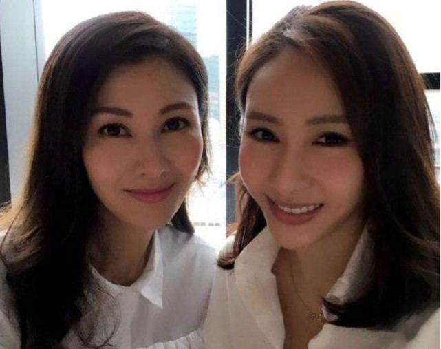 歲月不敗美人！ 黎姿李嘉欣共享下午茶，閨蜜倆凍齡狀態羨煞旁人