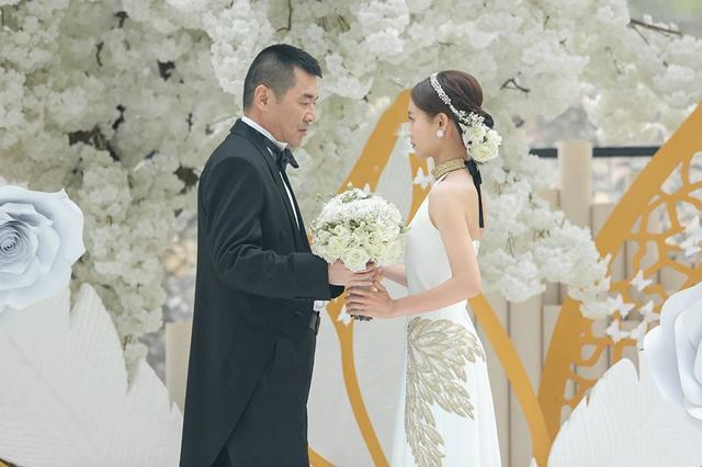 陈建斌李一桐新剧开播，压了两三年不是没有原