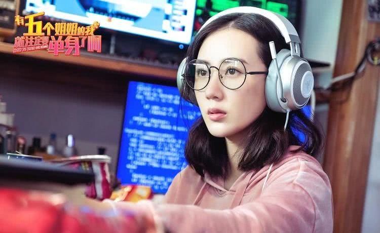 公公婆婆都是著名演员，可她出道多年而不红，