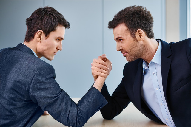 骄傲的抖音为何会低下头，向中视频创作者开放流量变现的大门？