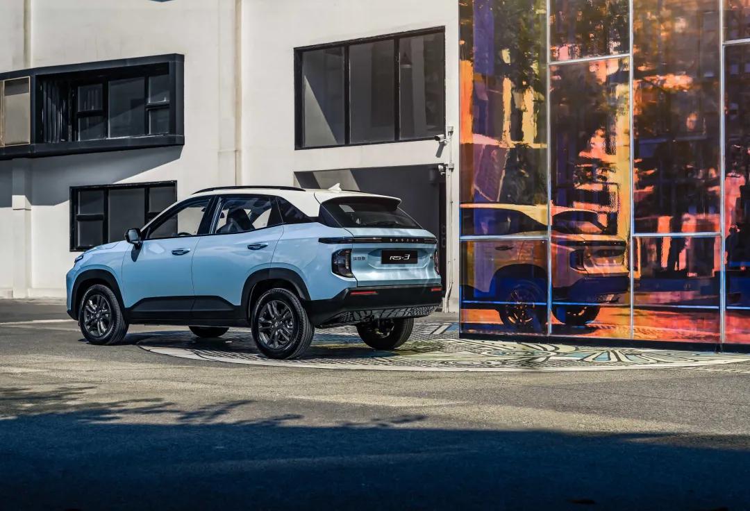 这款高颜值SUV顶配不到10万，配1.5T，还带主动刹车