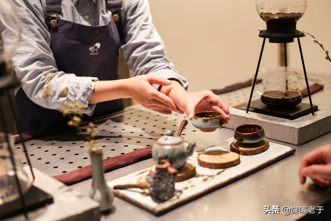 喝茶，不懂禮儀怎么行，牢記喝茶“10大禮儀”，做有涵養的人