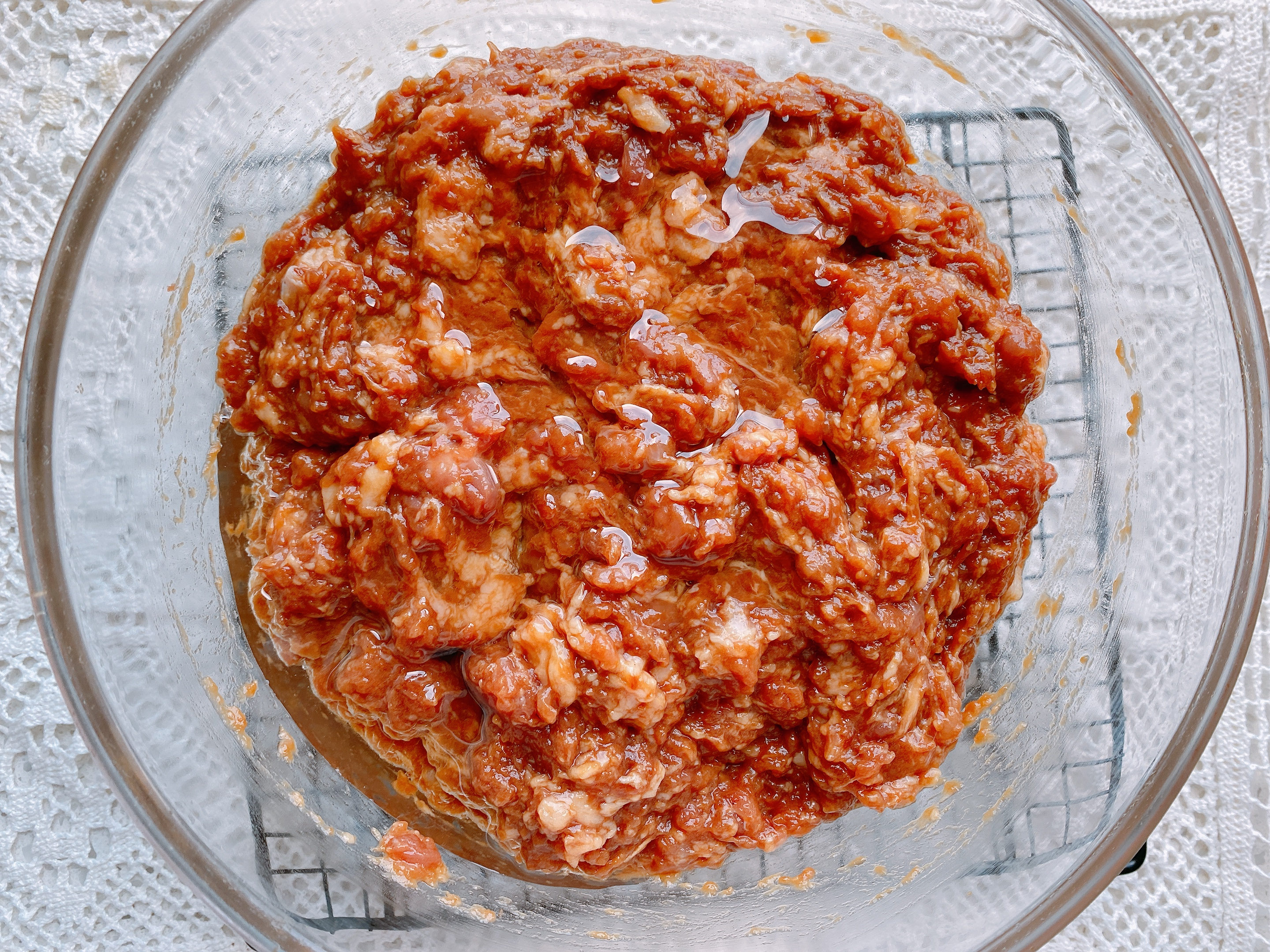 猪肉降价了自己在家做肉包，掌握3点，蓬松暄软，咬一口满嘴汤汁