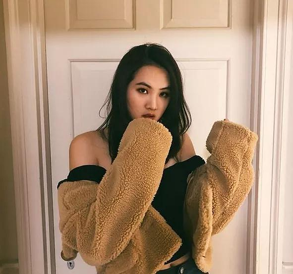 姚安娜入圈封面曝光，全身上下尽显富贵，为何出道就惹群嘲？