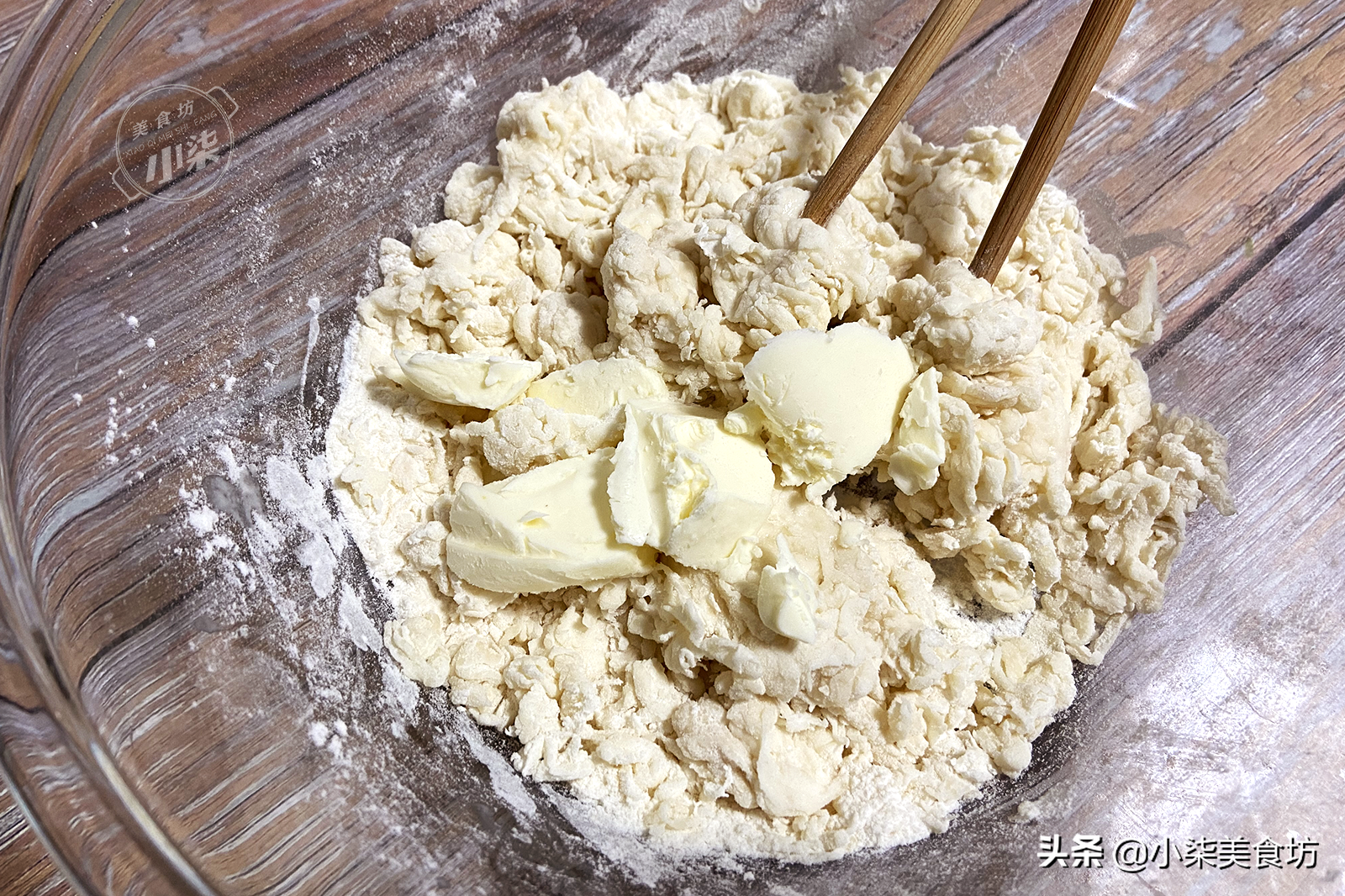 外面賣的披薩太貴了，教你在家做，成本不到10元，比賣的還好吃