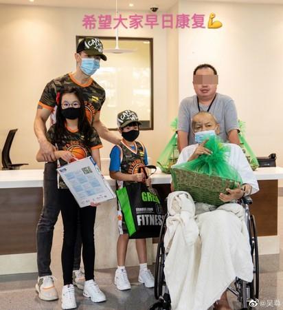 吴尊带NeiNei、Max医院做公益！背后藏暖心原因：