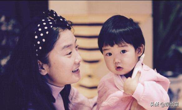 玲花分享多张女儿正面照，完美避开爸爸的长相