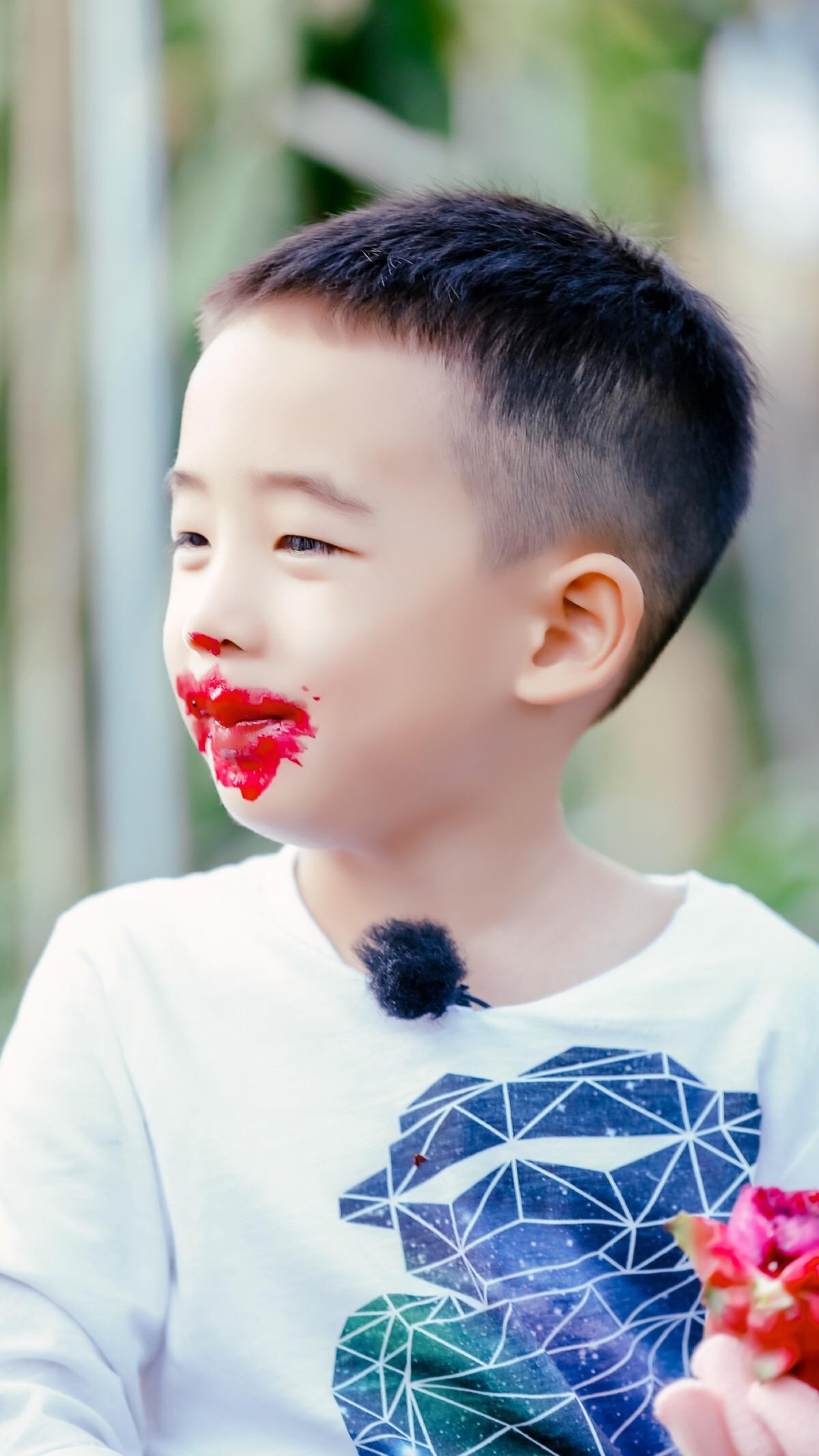 應采兒兒子近照罕爆，豪宅內跺腳被質疑擾民，當眾擦屁股不雅觀