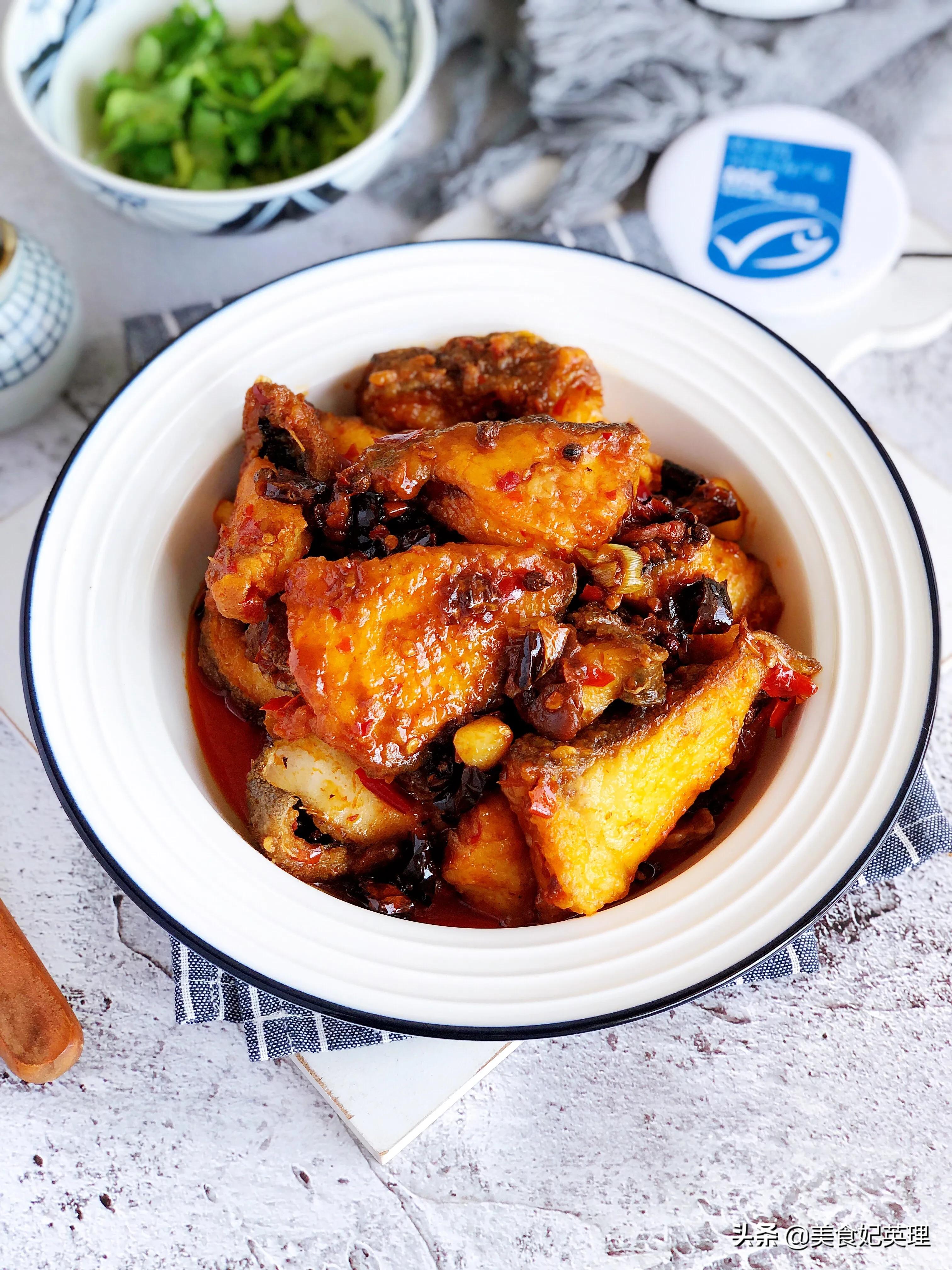 鳕鱼别再炖着吃了，试试这做法，麻辣鲜香巨下饭，老公直竖大拇指