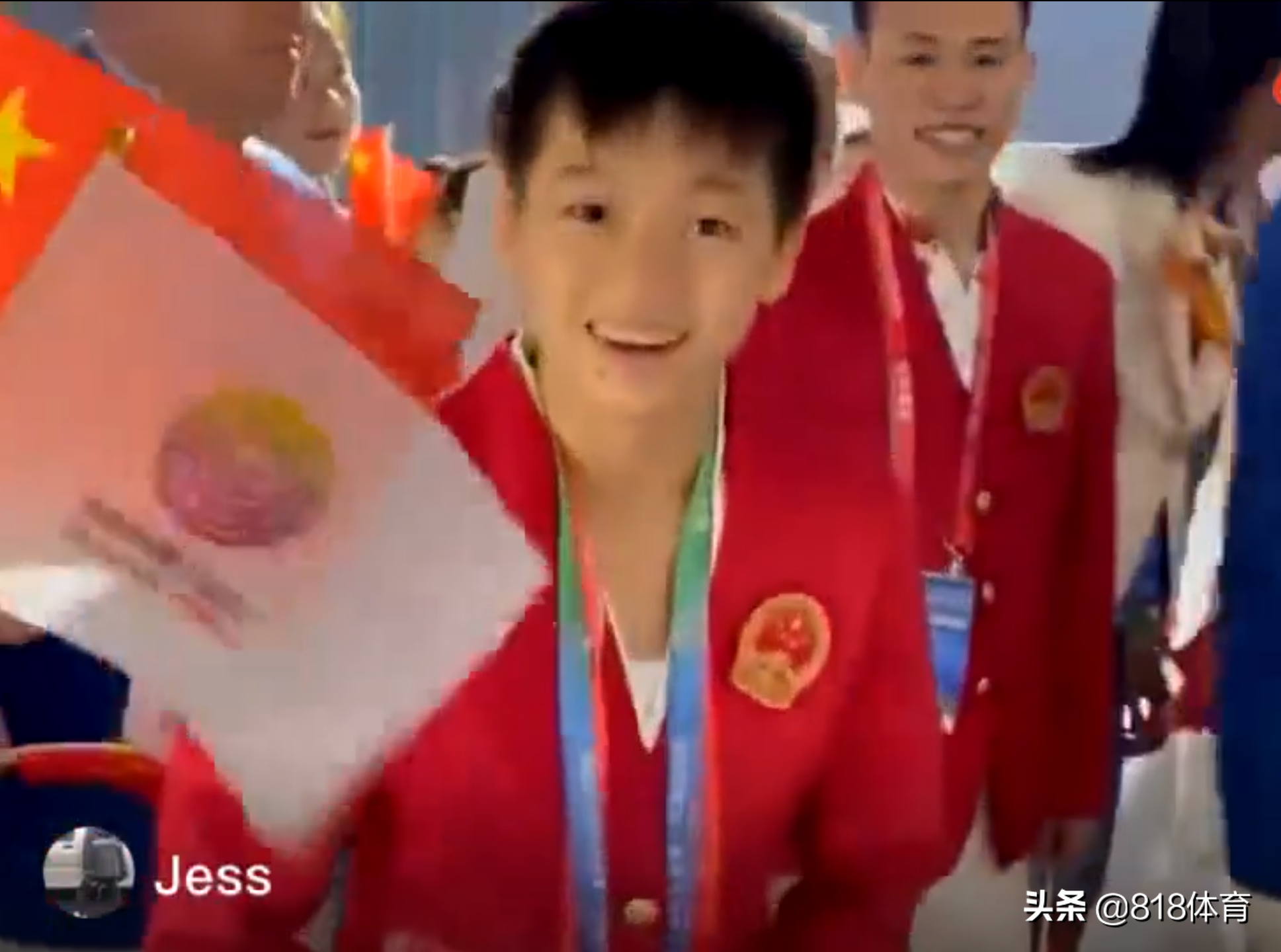 乖巧!全红婵开幕式候场,小姐姐称赞:你真厉害!红姐点头微笑:谢谢!