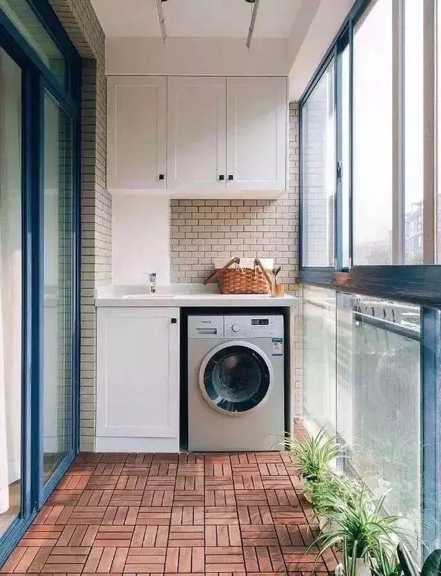 我们都知道如何在阳台上安装洗衣柜，但是这些细节你注意到了吗？