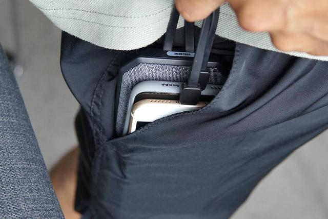 拯救用电恐慌的双机党，iWALK自带线充电宝实战体验