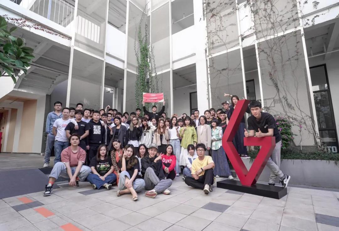 300双球鞋引发的商机！这个店铺年销过亿，还引来海外代购