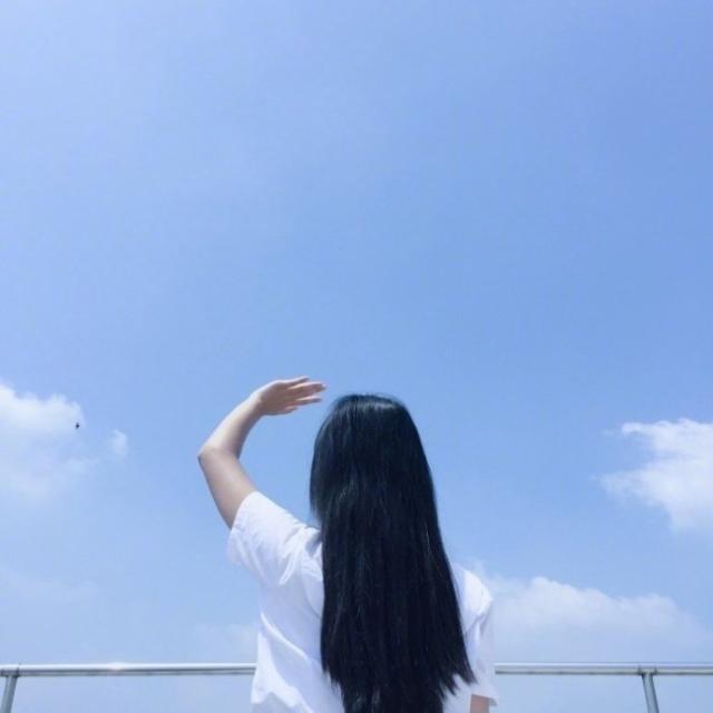 孤独扎心的句子 毫无征兆地想你，是我不可告人的隐疾图片