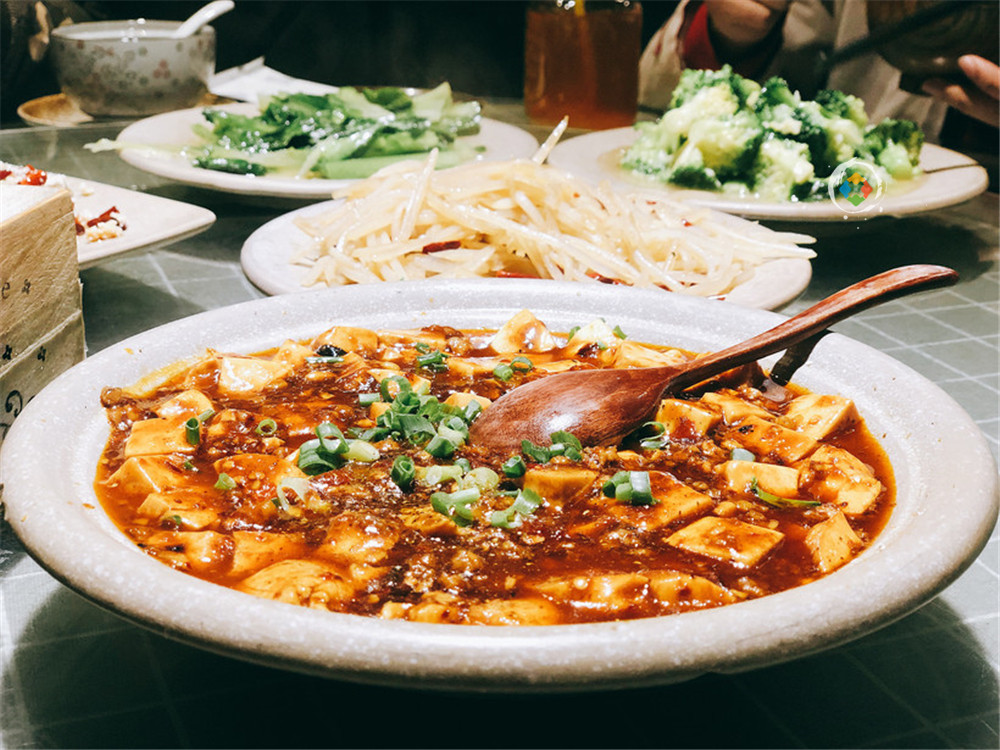 重庆人最爱吃的10家江湖菜，网红餐厅口碑差，饭粑跎不愧是老字号