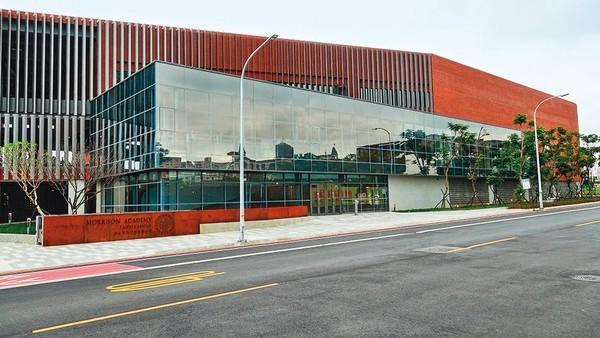 周杰伦昆凌送儿女上国际贵族学校，被曝一年学费高达30多万