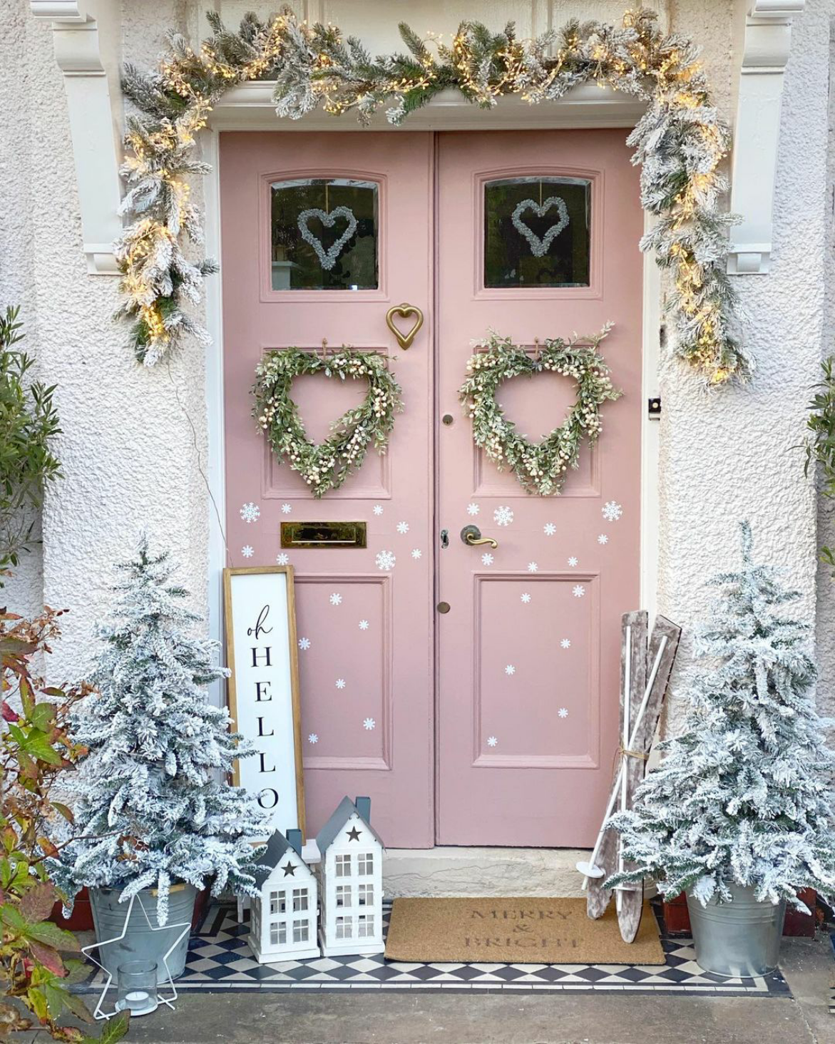 这是仙女的家吧！粉色的门太好看了