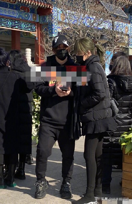 Star of congregation of Zhao Yingjun mourn over a person's death is sent off! The spot is filled up with " guitar " wreath, phonate of Xue Zhiqian cry bitterly