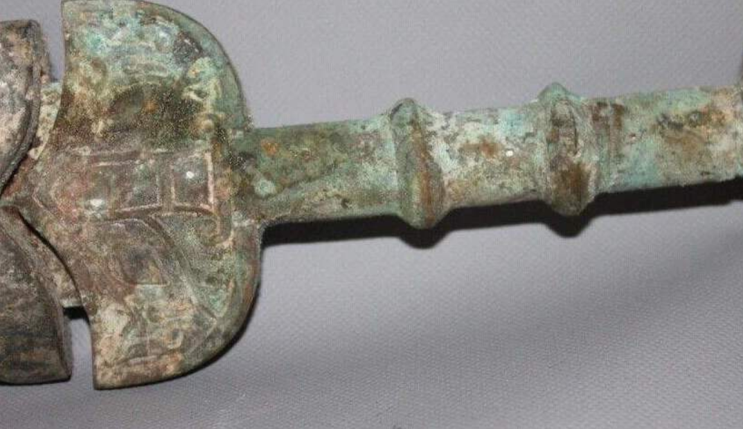 陕西工人捡到一把古剑，商人出20万不卖，自愿上