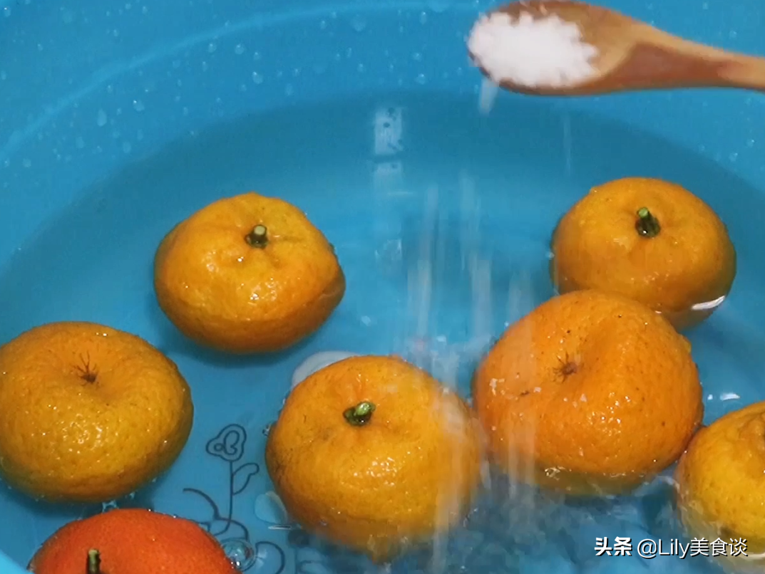 橘子別只會直接吃，放鍋裡蒸一蒸，原來好處這麼多，冷天吃特營養