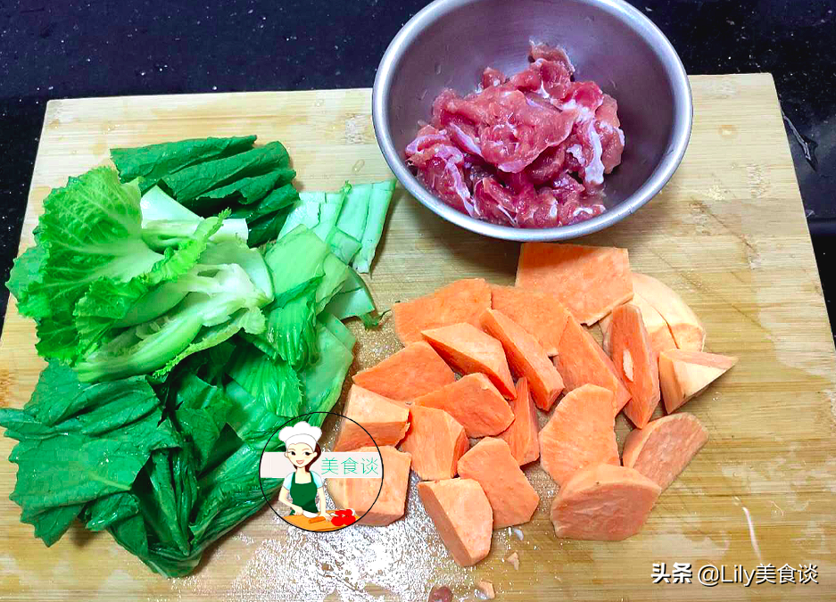 秋天，這道芥菜番薯鹹肉湯，我隔三差五做一次，簡單營養家人愛喝