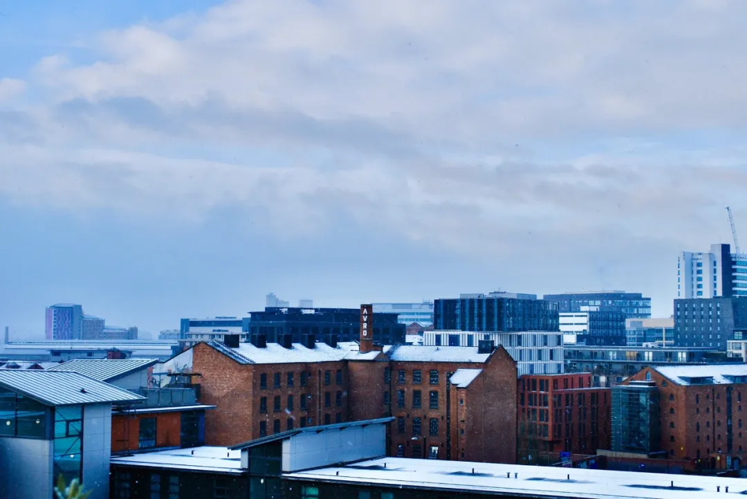 昨天比基尼！今天下雪！英国的天气能有多奇葩？