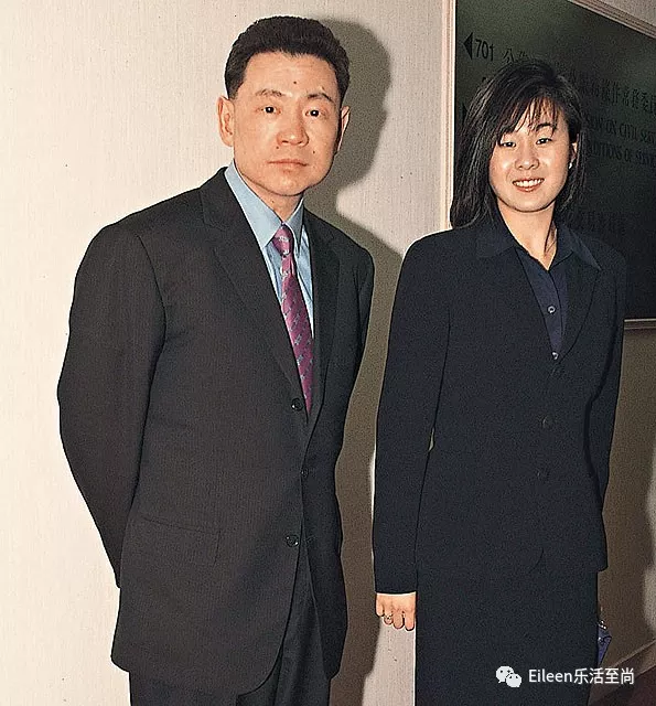 最丑女友两傍豪门?原配淡定享乐,港岛清流家族也难逃花花轶事?