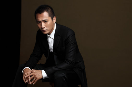 刘烨一双儿女出游，诺一开车载妹妹超拉风，10岁诺一晒黑太像爸爸