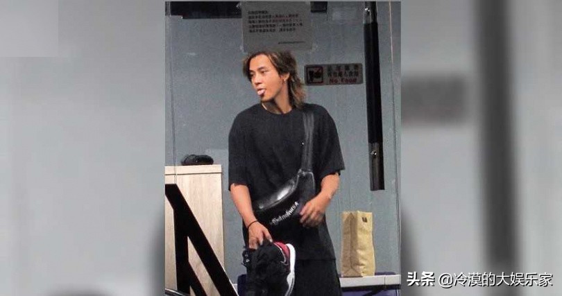 罗志祥风波后首现身，多人球馆聚会到凌晨，被