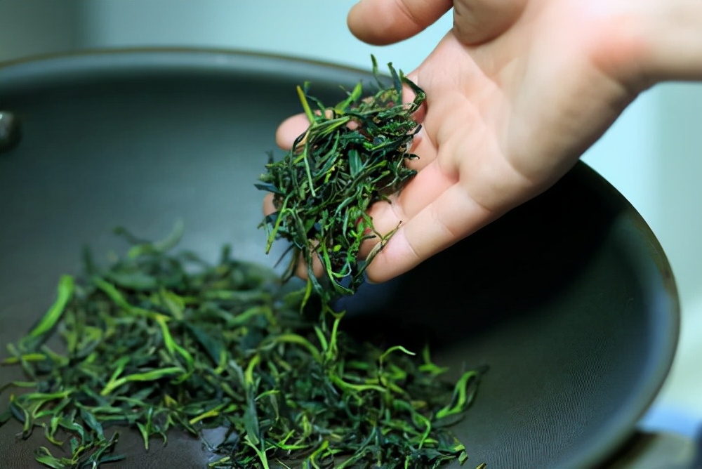 泡綠茶，別總是先放茶葉再倒水！想要茶香味好，請(qǐng)牢記這個(gè)順口溜