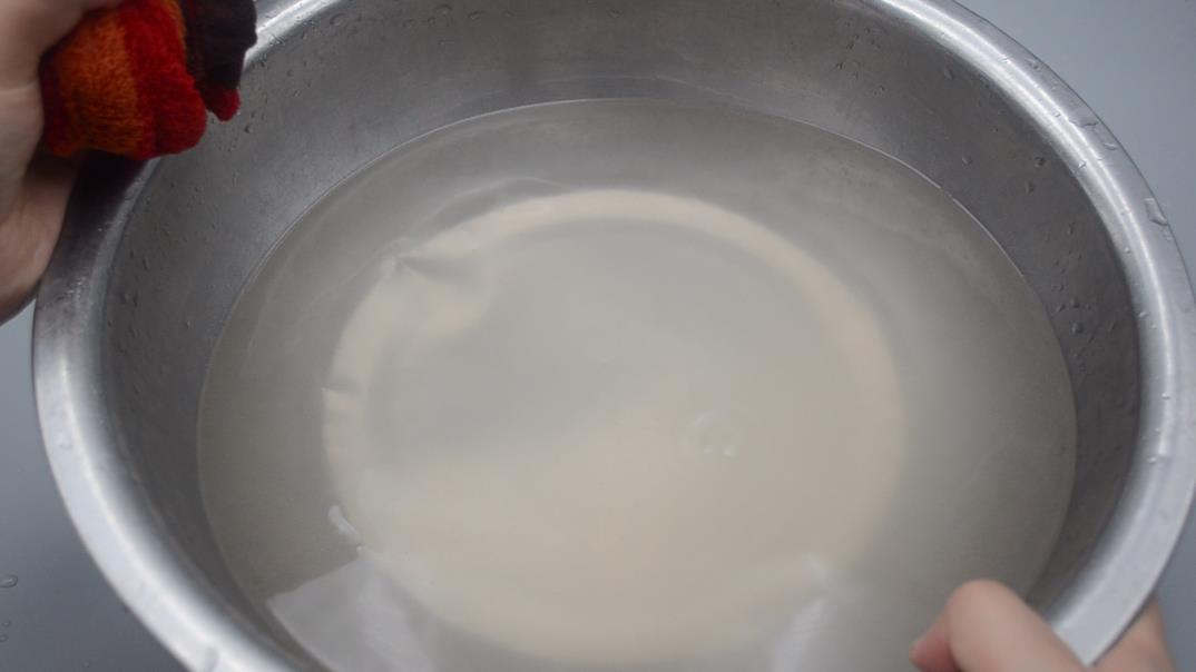 毛巾用久油腻有异味？教你一个清洗技巧，毛巾洗完柔软干净无异味