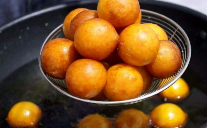 炸红薯丸子，用淀粉还是面粉？都不对，厨师长教你做法，外酥里嫩