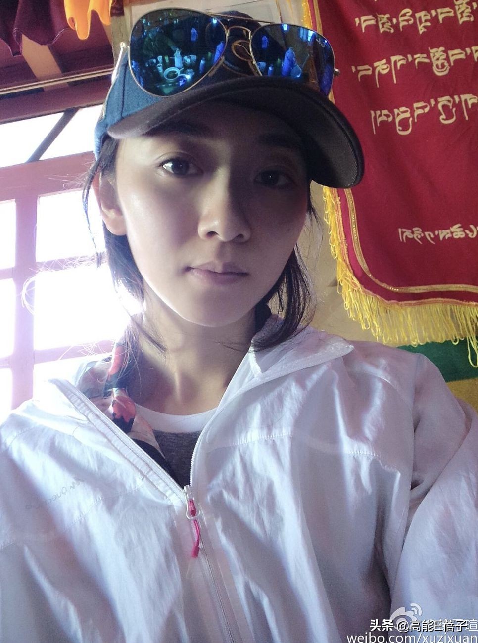 朱一龙被拍与年轻女性关系密切，工作人员曾爆料其已有老婆