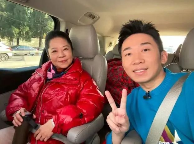 从数学只考9分，到一年录108档节目的红人，杨迪