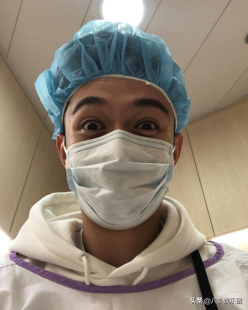 恭喜！周柏豪突然宣布再做爸爸，怀抱宝宝的眼神温柔，画面超温馨