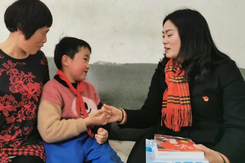 老师，您笑起来真好看——记双流区金桥小学“三八”妇女节活动