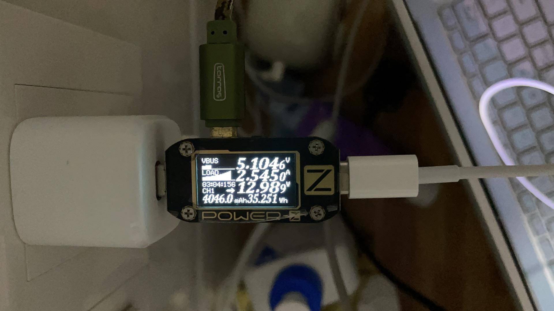 iPhone12全系环保不给充电头，68元告别苹果不讲武德