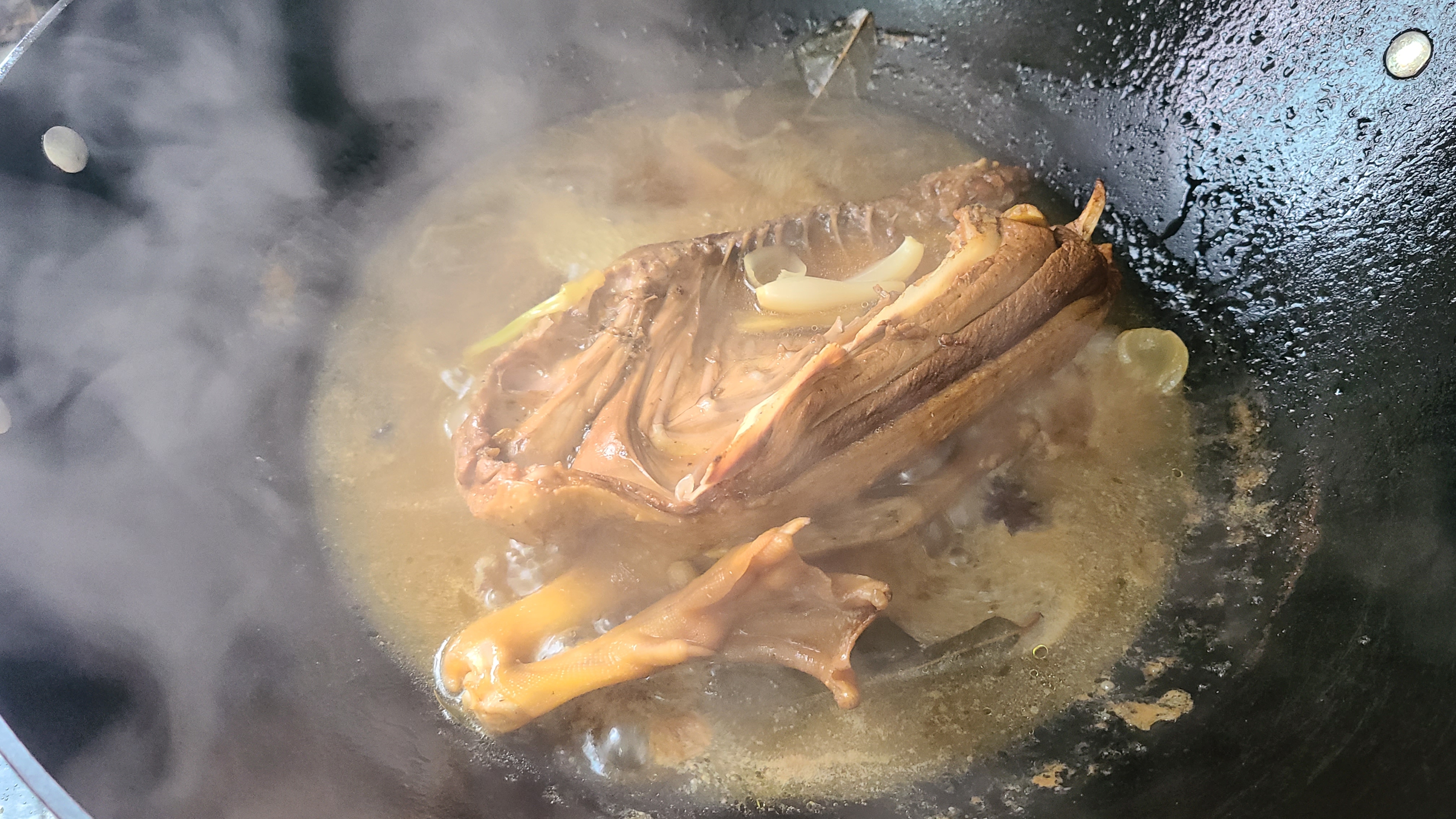 酸梅鴨這樣做太香了，是廣東很出名的家常菜，嫩滑好吃又簡單